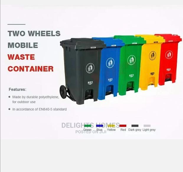 100 Litres Dustbin With Wheels and Pedal - thumbnail 2