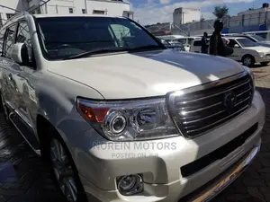 Toyota Land Cruiser 2015 White