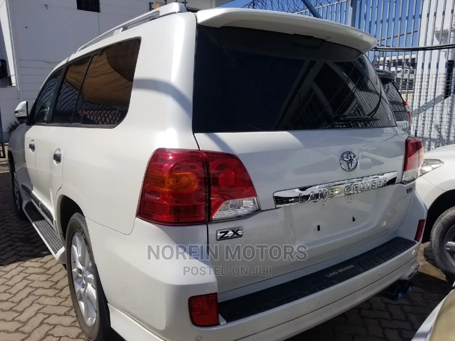Toyota Land Cruiser 2015 White