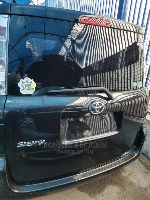 Toyota Sienta 2015 Black - thumbnail 2