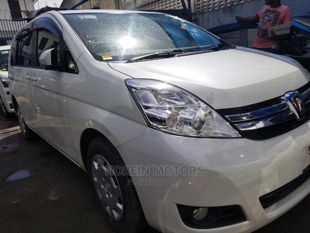 Toyota ISIS 2014 Pearl - thumbnail 2