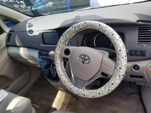 Toyota ISIS 2014 Pearl - thumbnail 9