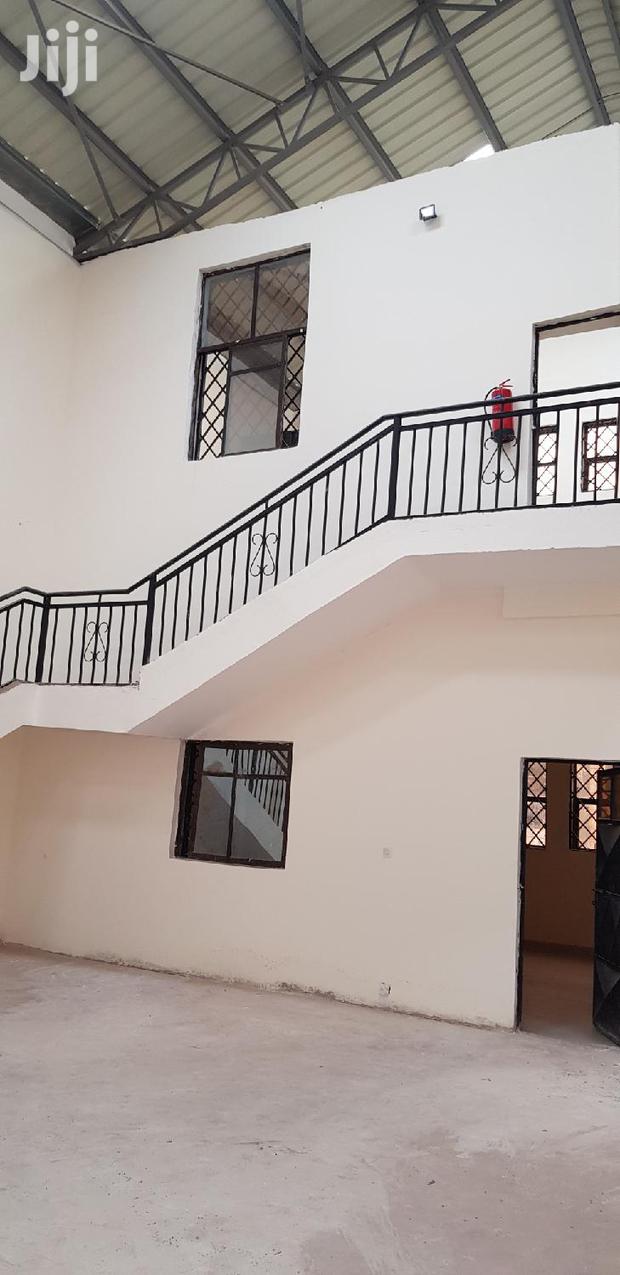 Modern Godown in Industrial Area - thumbnail 7