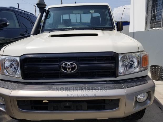 Toyota Land Cruiser 2015 White