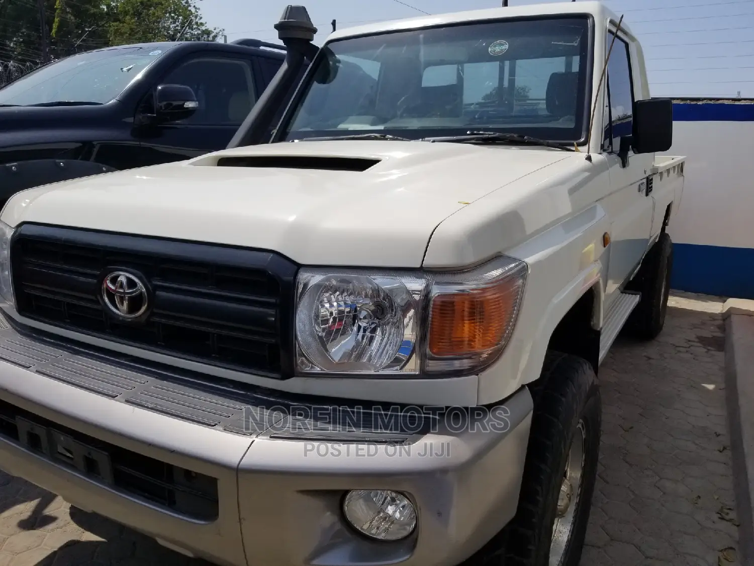 Toyota Land Cruiser 2015 White