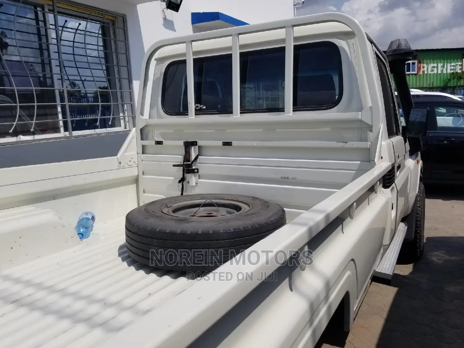 Toyota Land Cruiser 2015 White