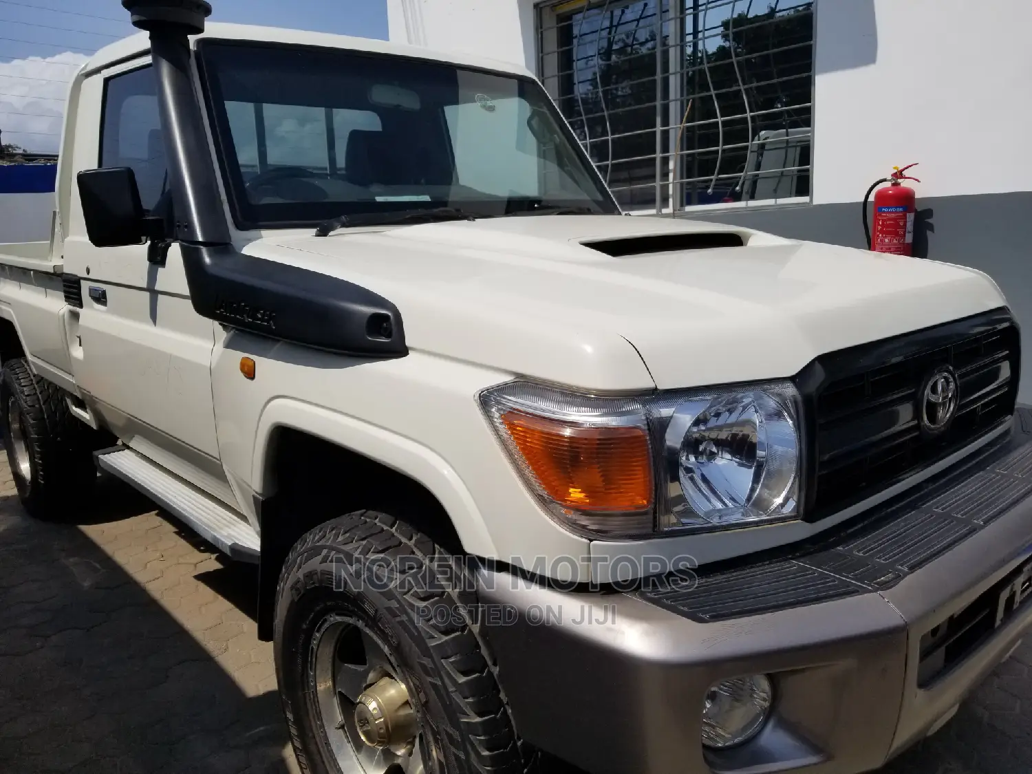 Toyota Land Cruiser 2015 White