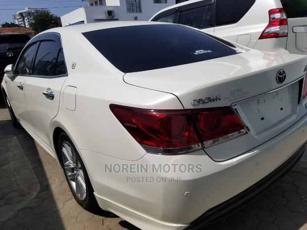 Toyota Crown 2014 White - thumbnail 2