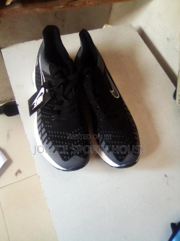 Sports Shoes - main view