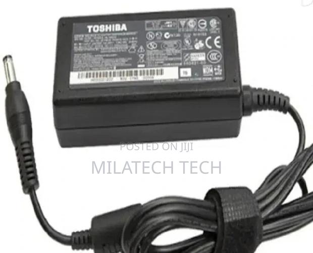 Toshiba 15V 5A Adapter