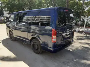 Toyota HiAce 2015