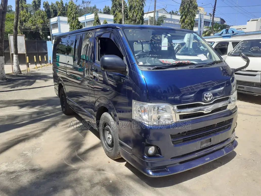 Toyota HiAce 2015