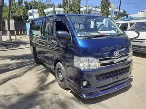 Toyota HiAce 2015