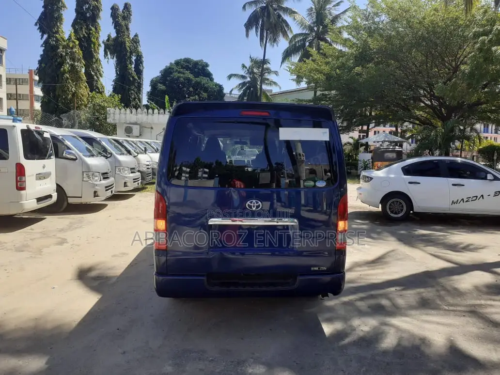 Toyota HiAce 2015