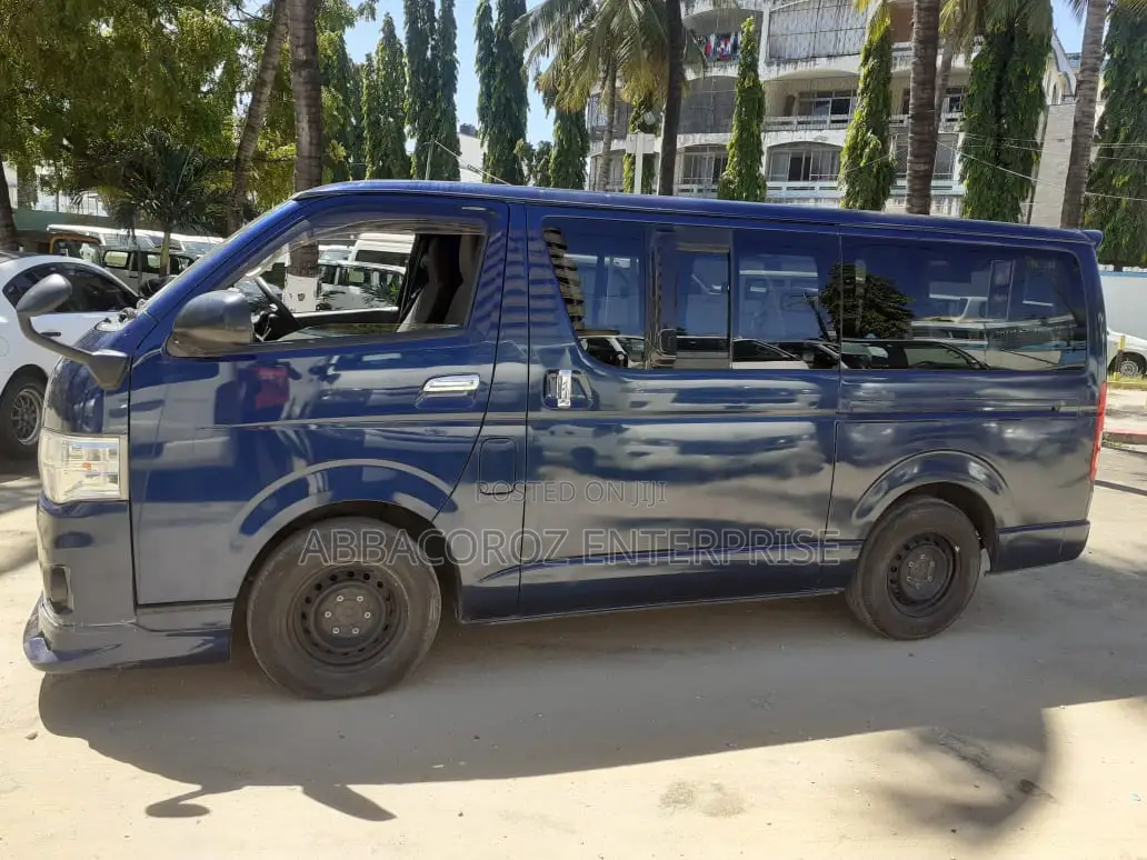 Toyota HiAce 2015