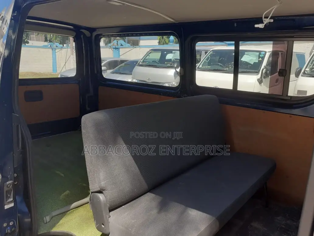 Toyota HiAce 2015