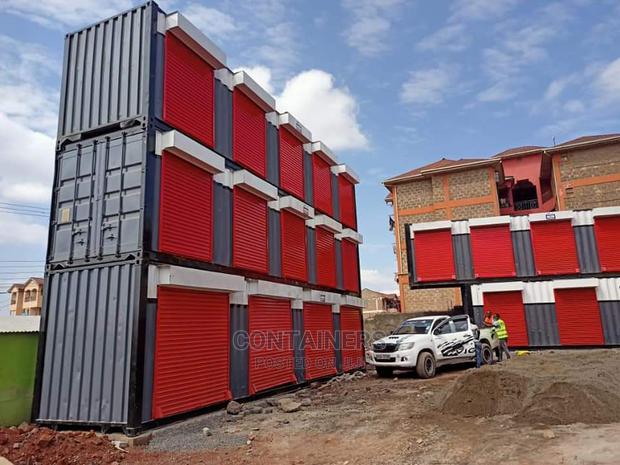 Container Stalls Stuck Together - main view