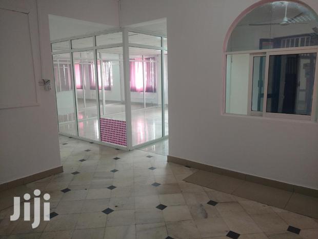 Magnificent 2500sq Ft Office Space - thumbnail 4