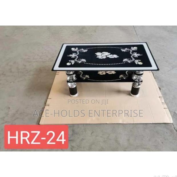 Htz-24 Glass Coffee Table. - main view