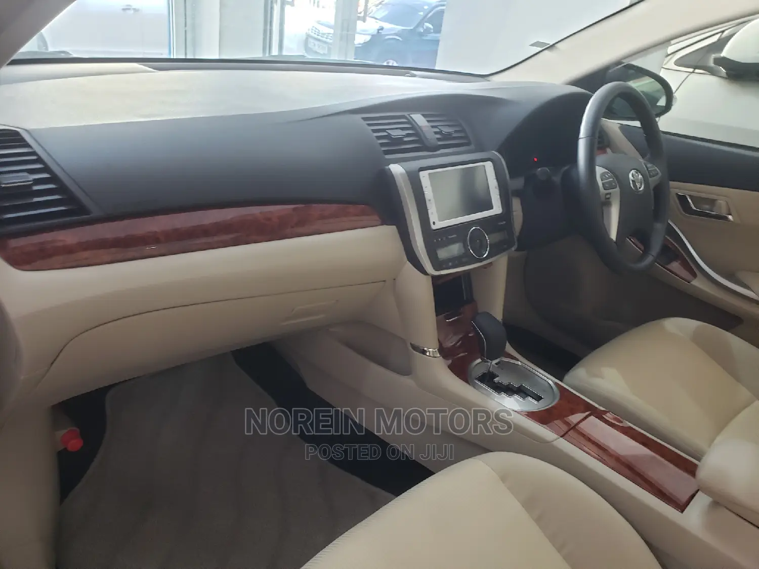 Toyota Premio 2016 Purple