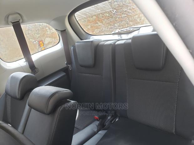 Toyota Wish 2015 - thumbnail 3