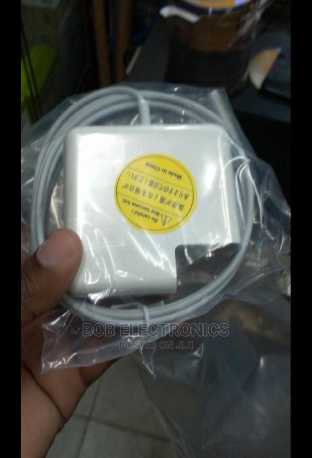 Apple Charger - main view