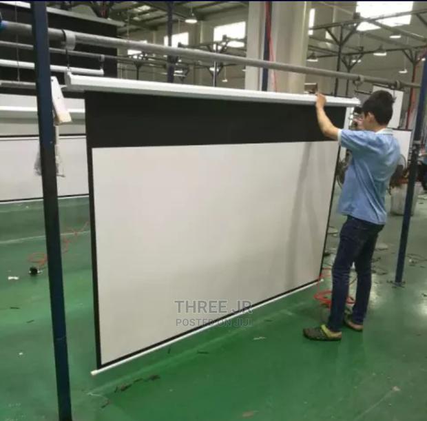 Easy to Pull Down Projection Screen 84inch. Manual Screen - thumbnail 2