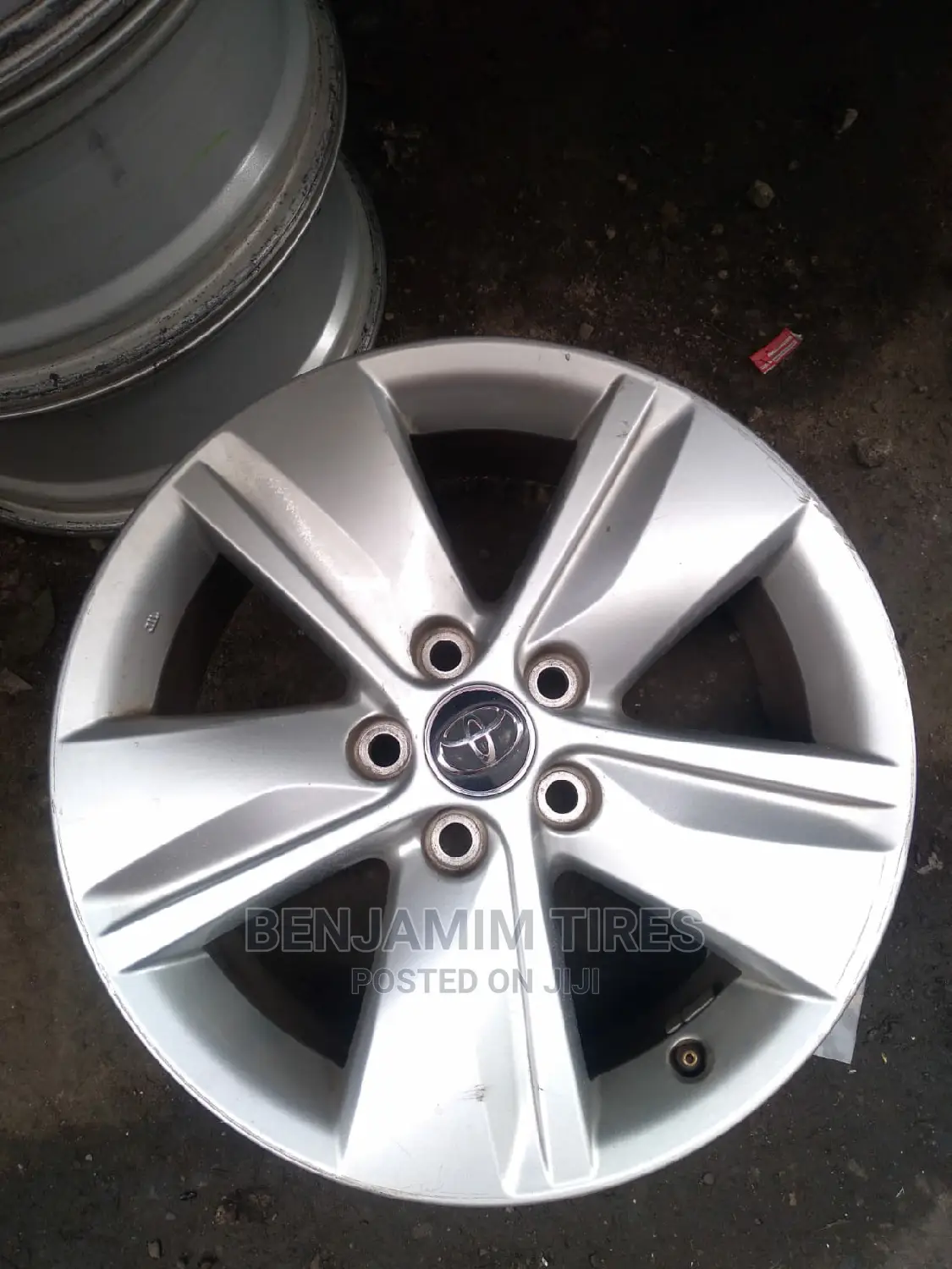 Original Rim Size 17 Inch for Toyota Harrier New Model.