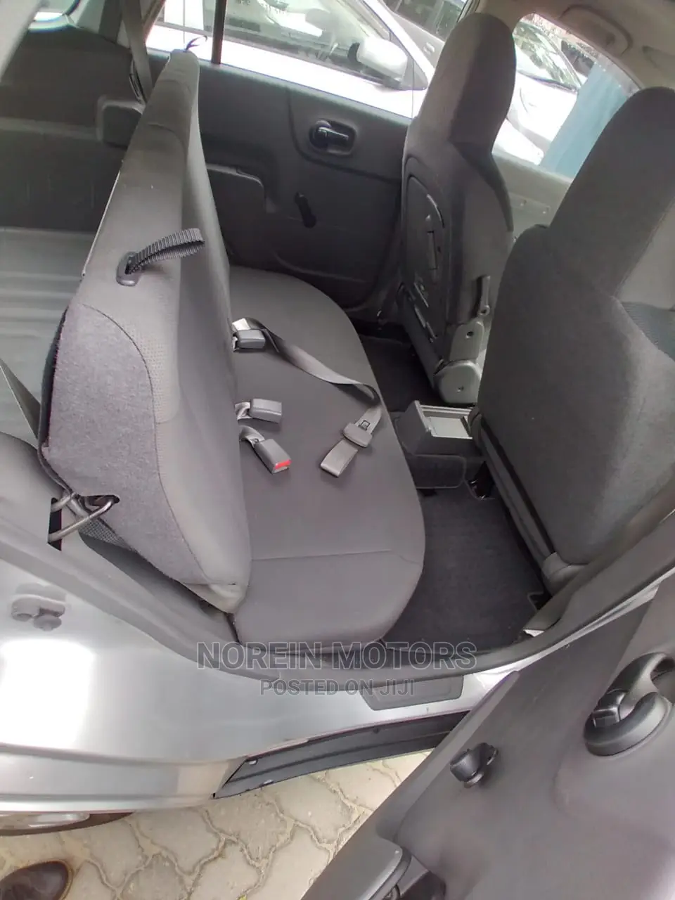 Nissan Advan 2014 Silver
