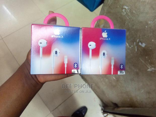 iPhone 7G Bluetooth Earphones - main view