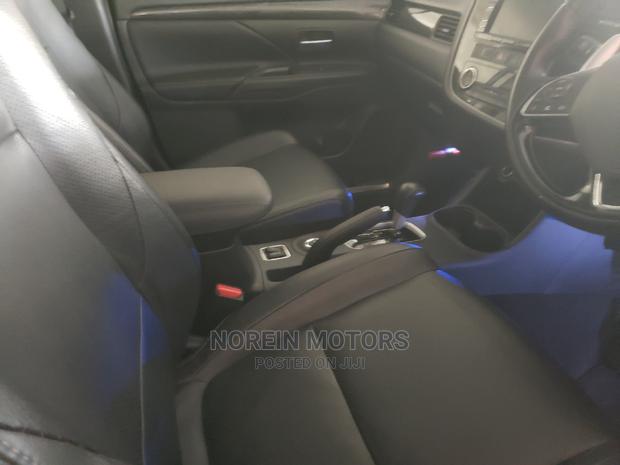 Mitsubishi Outlander 2015 Off White - thumbnail 10