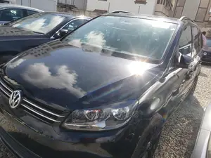 Volkswagen Touran 2015 Ivory