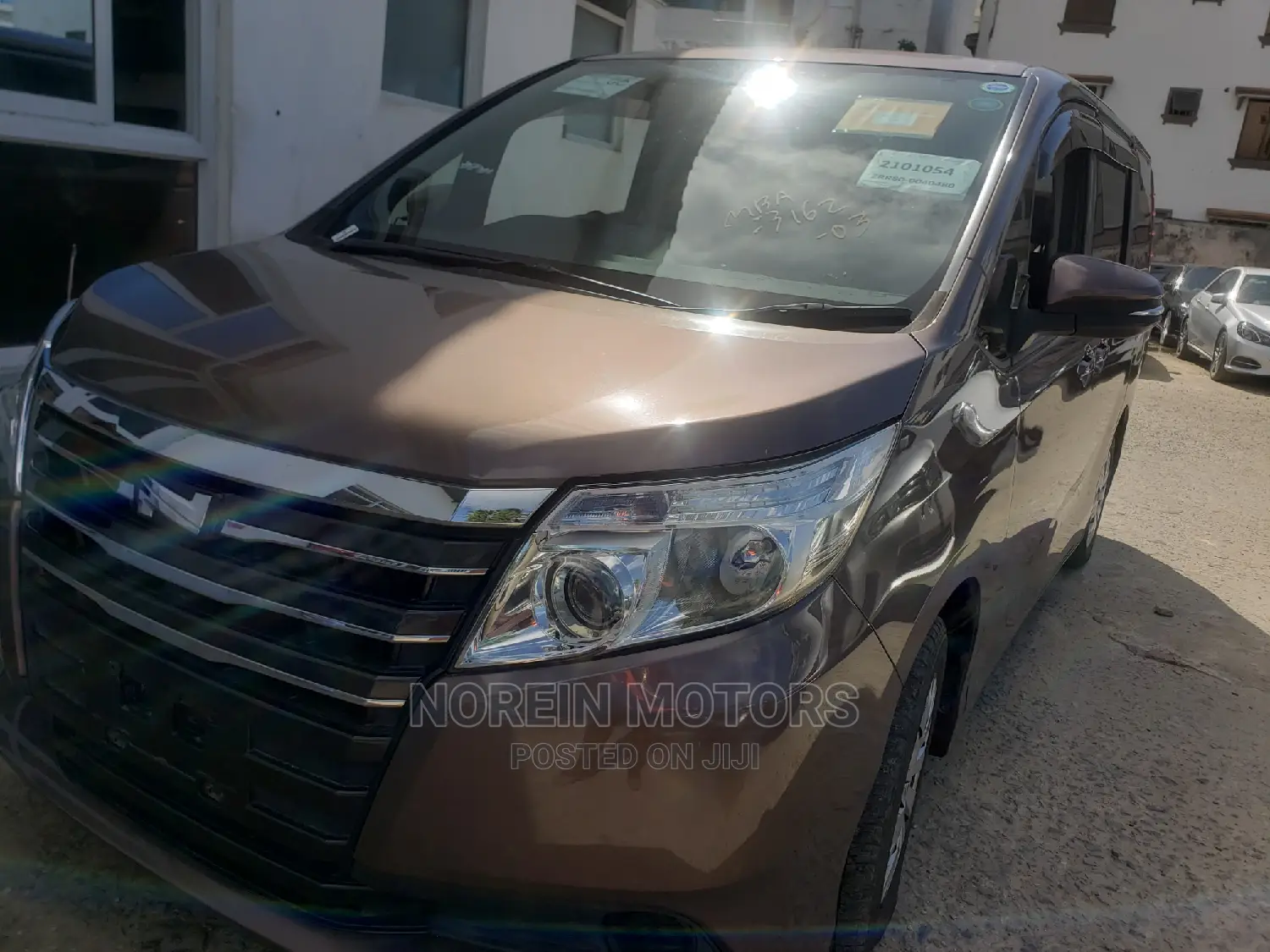 Toyota Noah 2015