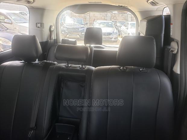 Toyota Noah 2015 - thumbnail 4