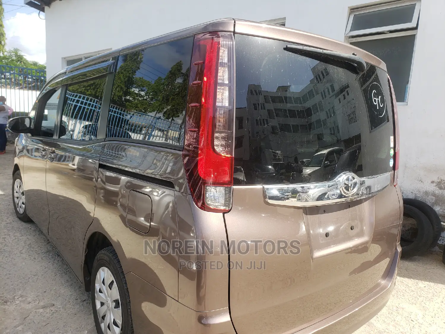 Toyota Noah 2015