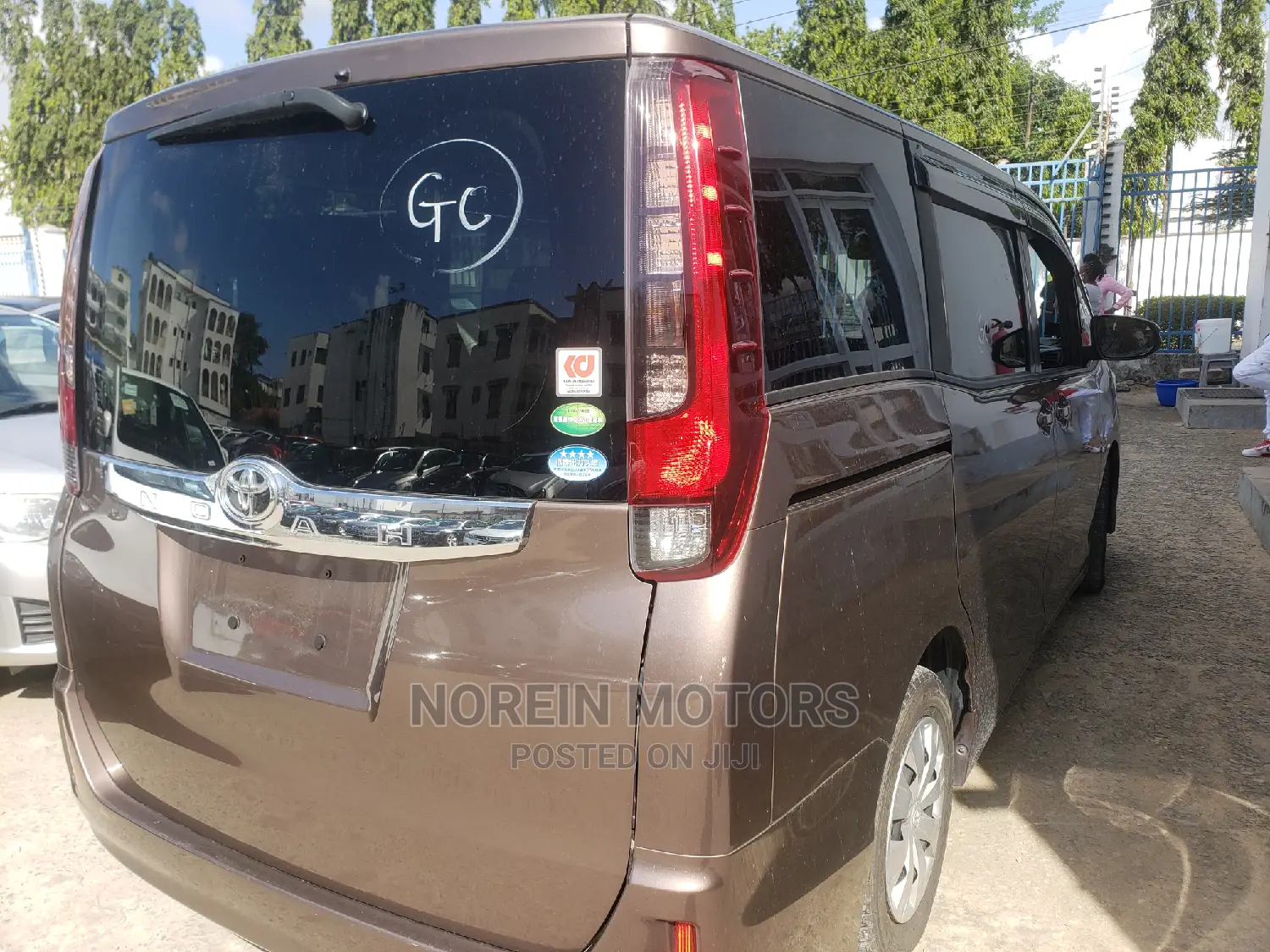 Toyota Noah 2015