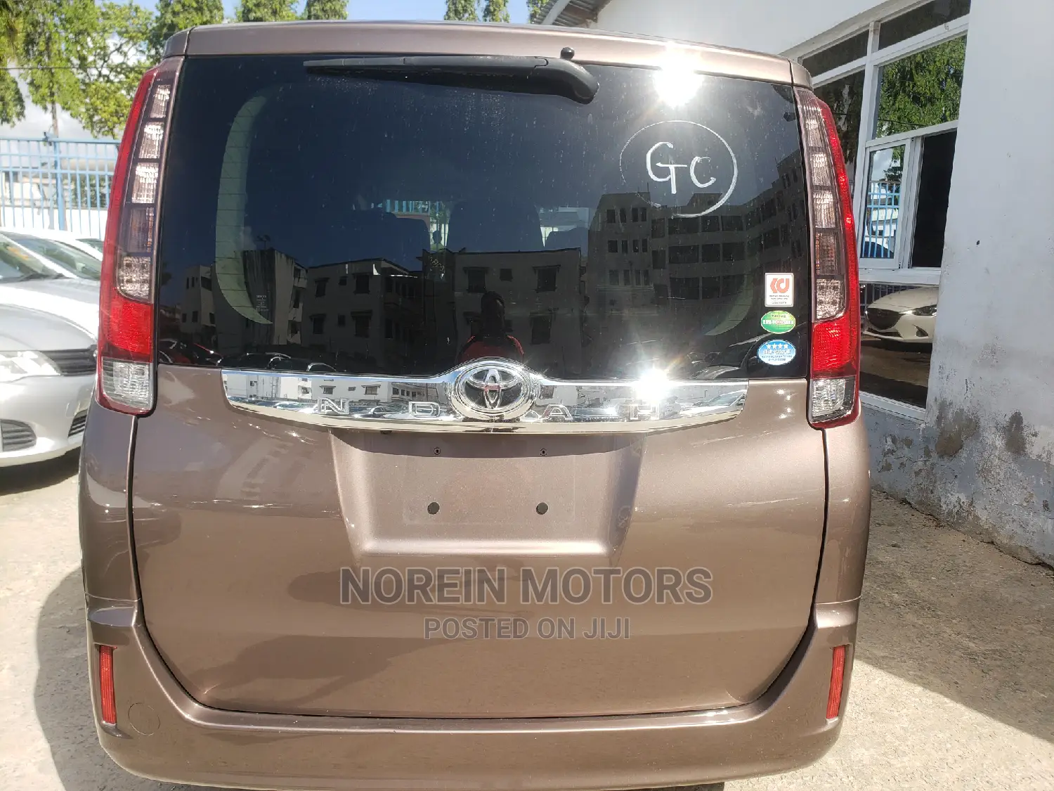 Toyota Noah 2015