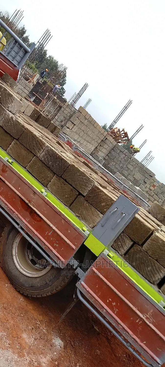 Strong Blocks-Machine Cut Stones