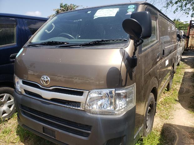 Toyota Hiace Gold