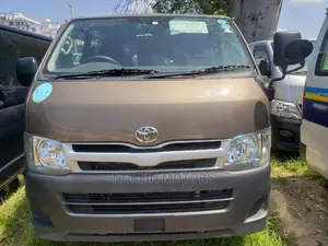 Toyota Hiace Gold