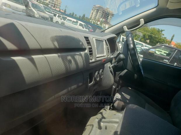Toyota Hiace Blue - thumbnail 2