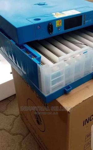 A Long Lasting 64 Eggs Incubator Machine - main view