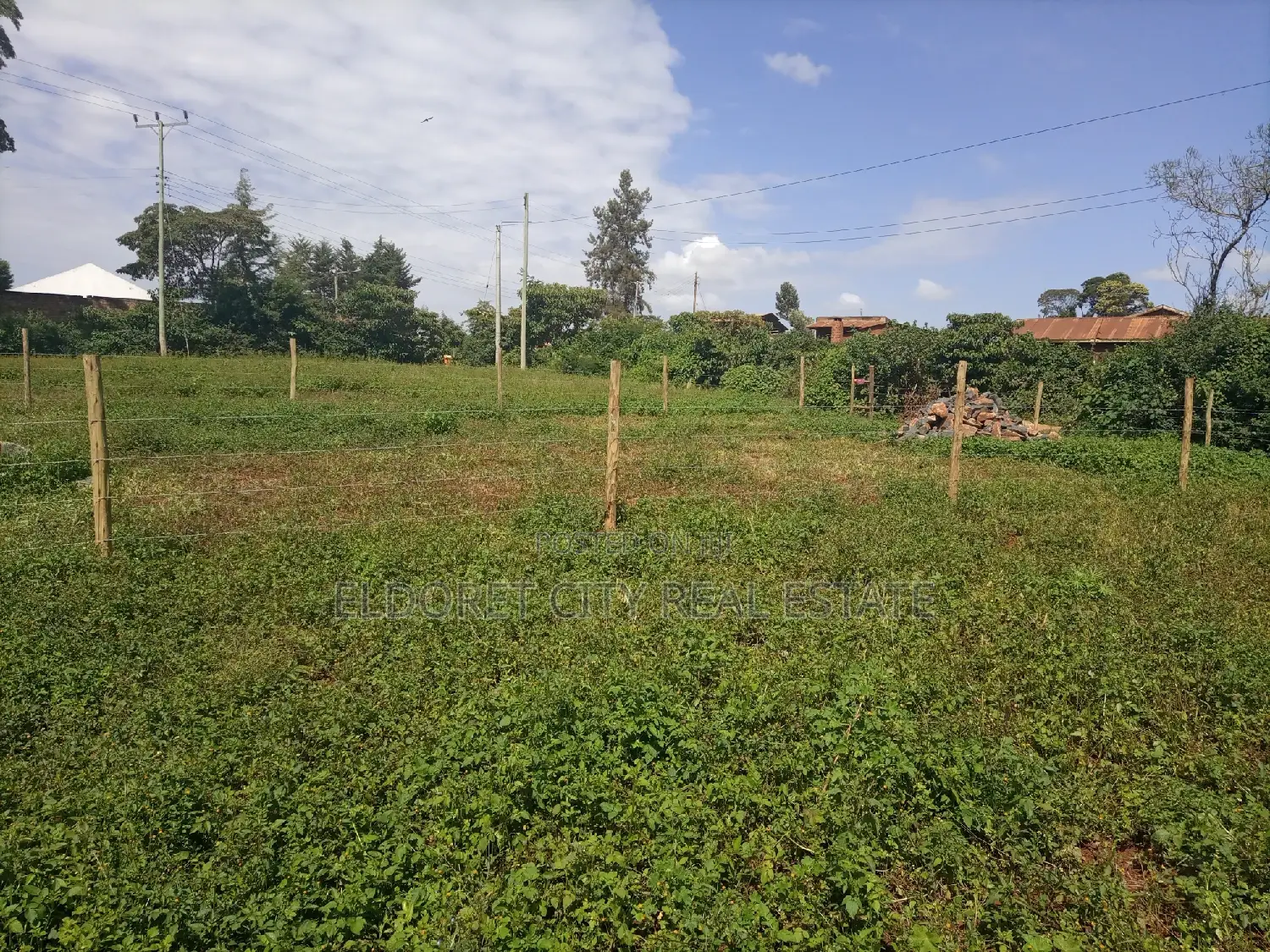 1/8 Plot Kimumu Betterfar 100 Metres From Tarmac