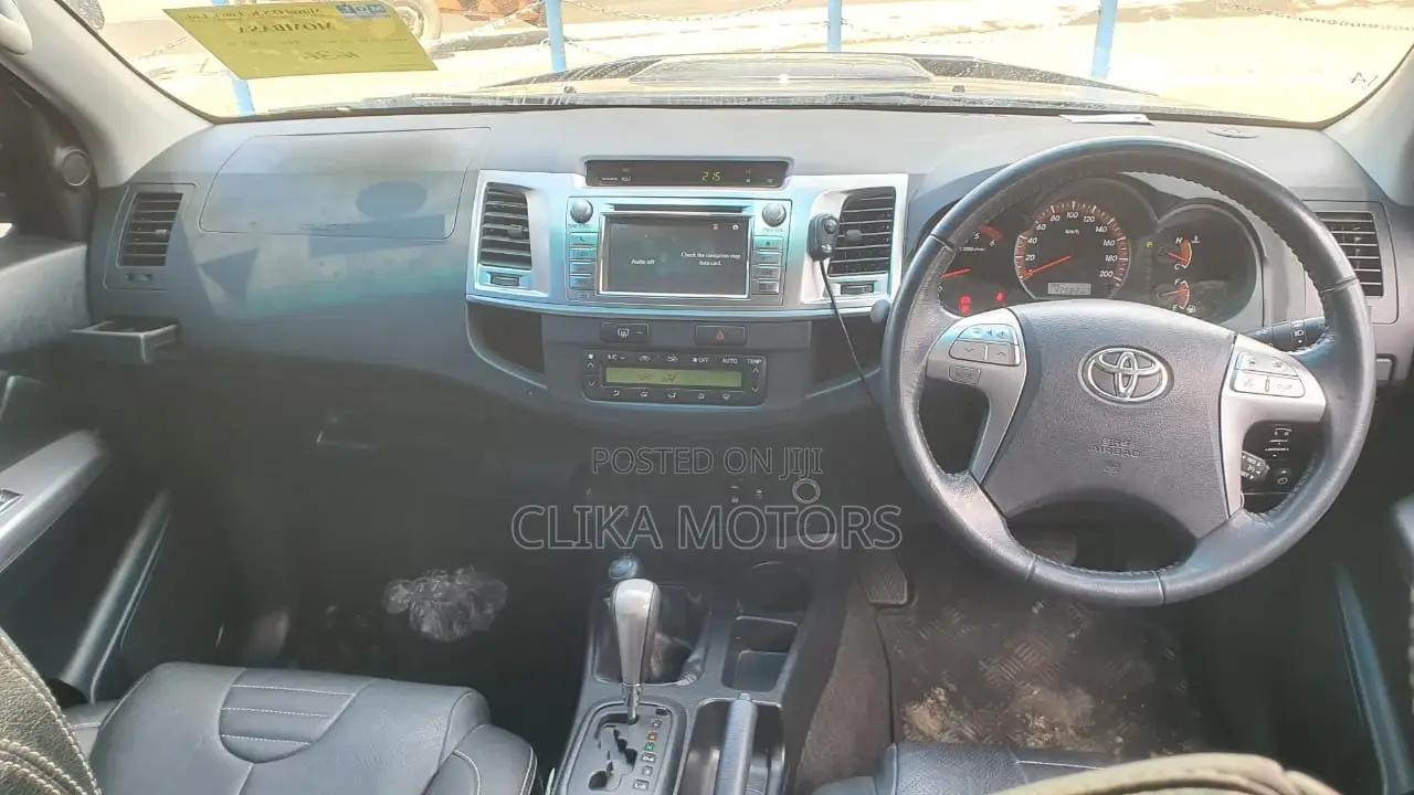 Toyota Hilux 2016 Black