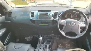 Toyota Hilux 2016 Black