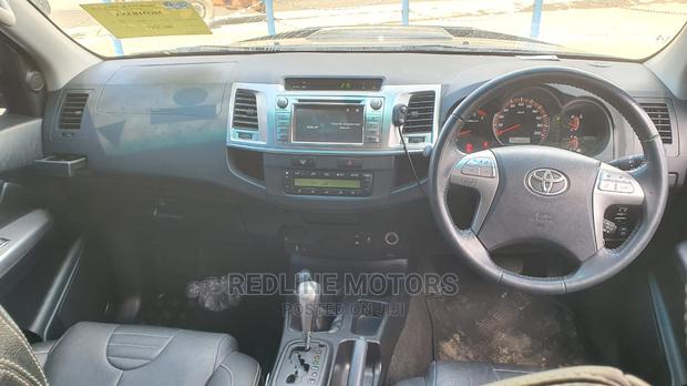 Toyota Hilux 2016 Black - thumbnail 4