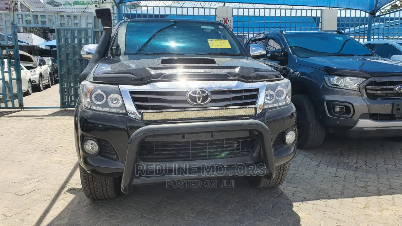 Toyota Hilux 2016 Black
