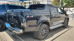 Toyota Hilux 2016 Black