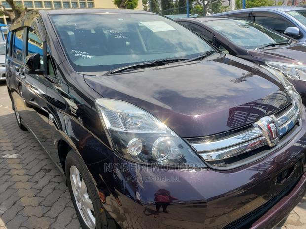 Toyota ISIS 2015 Purple
