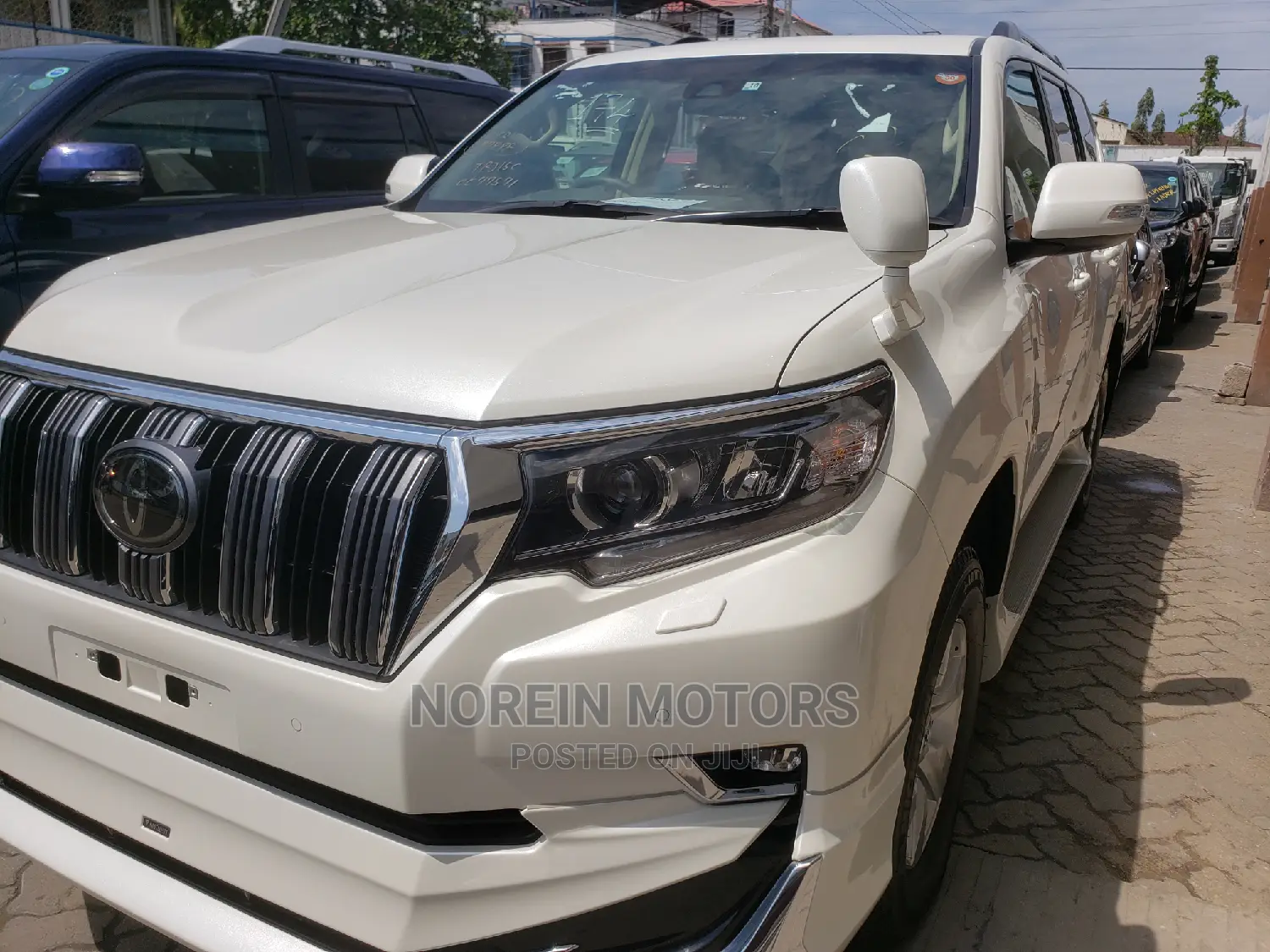 Toyota Land Cruiser Prado 2018 Off White